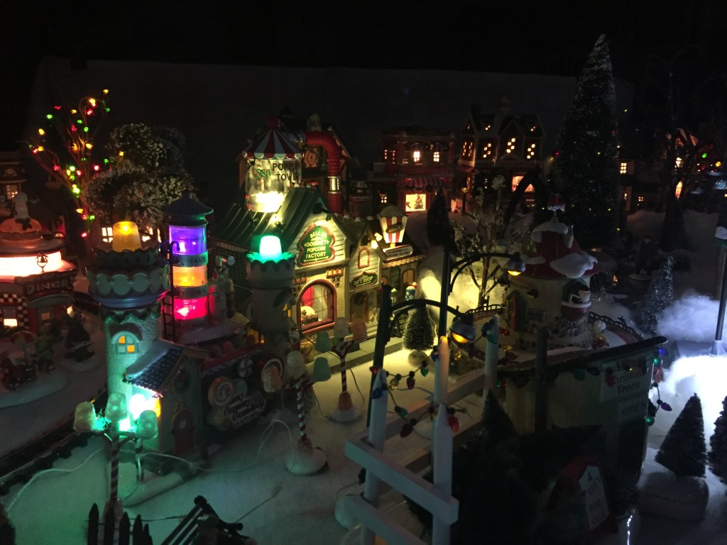 Christmas window popcorn shoppe
