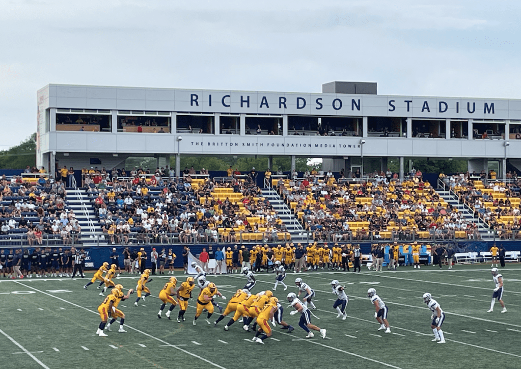 Queen's Gaels playing at Richardson Stadium
